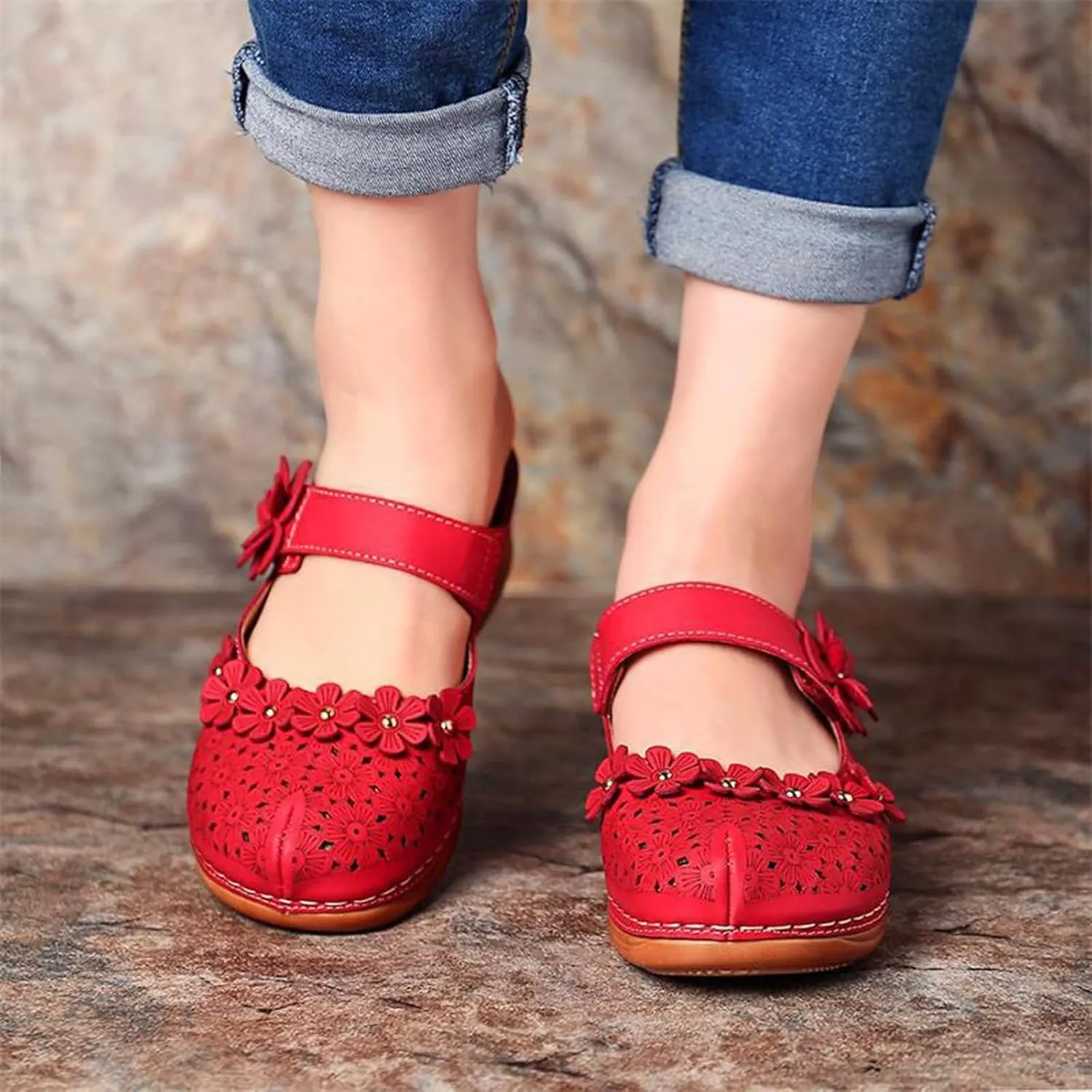 Closed Toe Clogs for Women Mule Summer PU Leather Flower Hollow Out Slip on Sandal Breathable Round Toe Backless Walking Slippers Roman Garden Beach Shoes Comfortable Orthopedic Sandals