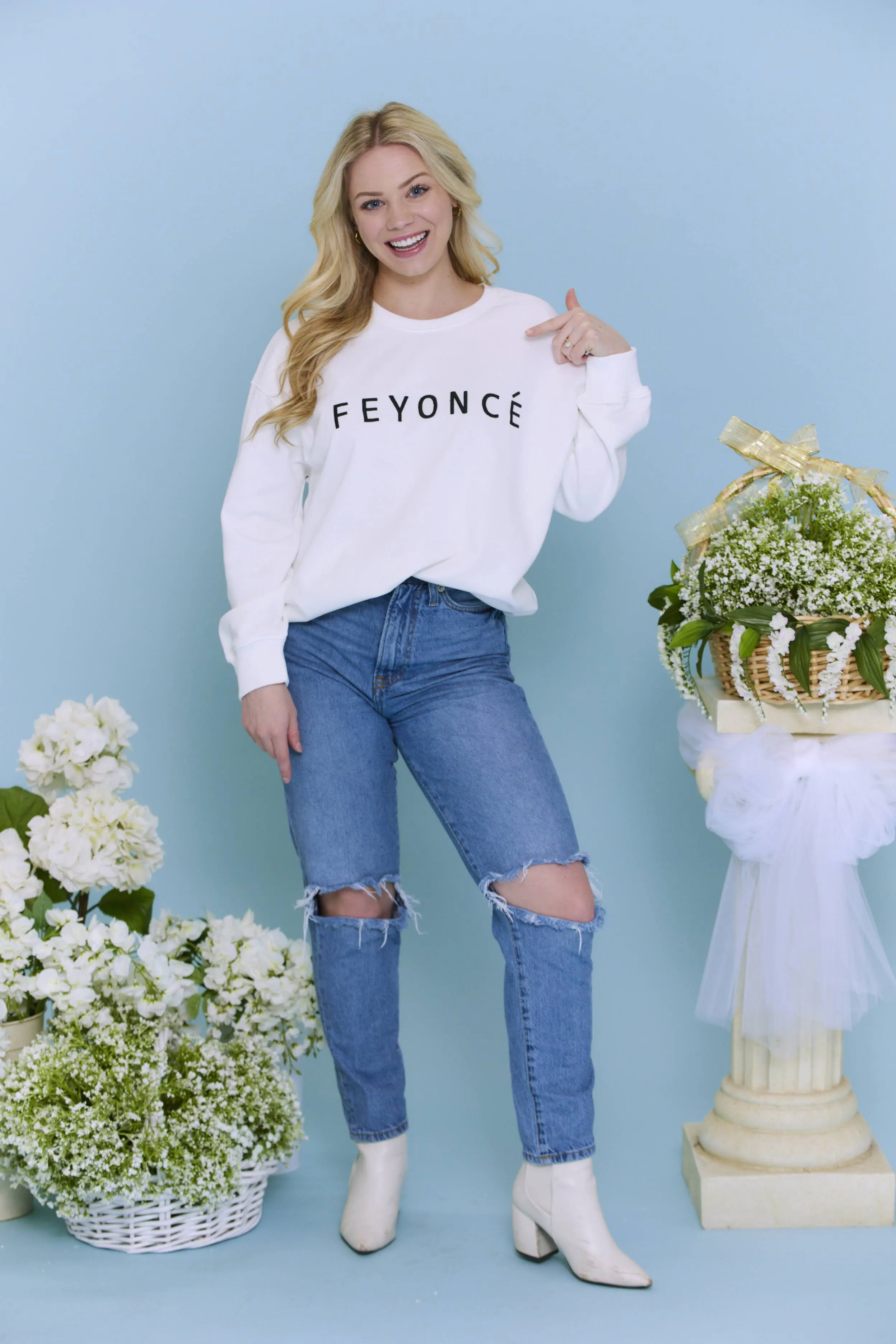 Feyoncé Embroidered Crewneck Sweatshirt | White