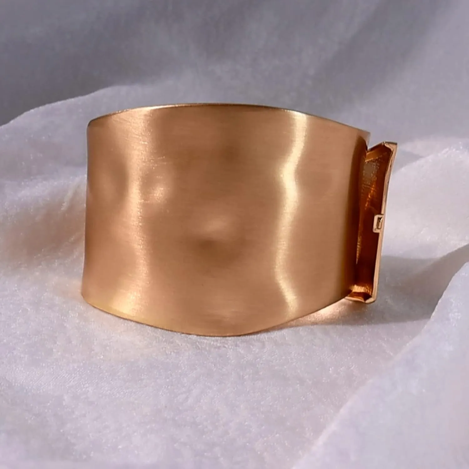 Gold Cuff Bangle Bracelets for Women Trendy Chunky Gold Bracelet Hinged Open Wide Minimalist Non Tarnish Gold Plated Jewelry 2024